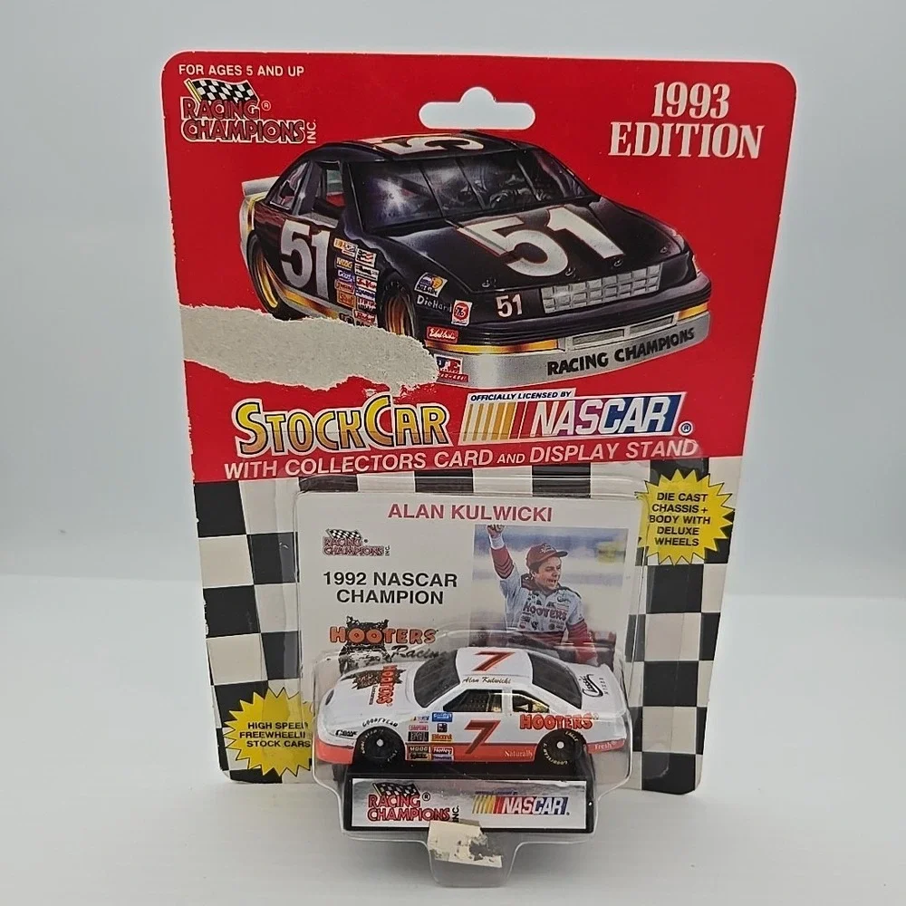 1993 NASCAR Racing Champions  #7 Alan Kulwicki Hooters Ford ‎ 1/64 Diecast Car